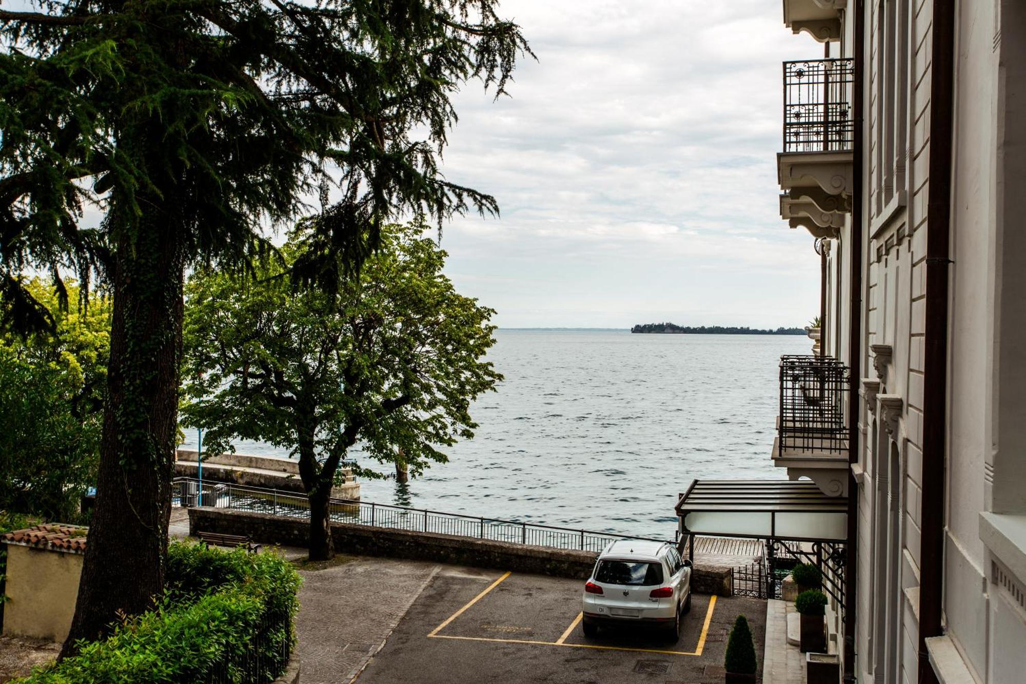 Hotel Bella Riva Gardone Riviera Room photo